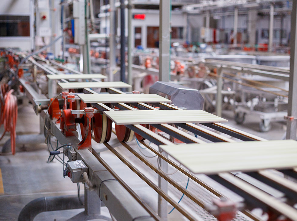 Chaîne industrielle des industries céramiques pour la production de tuiles et revêtements