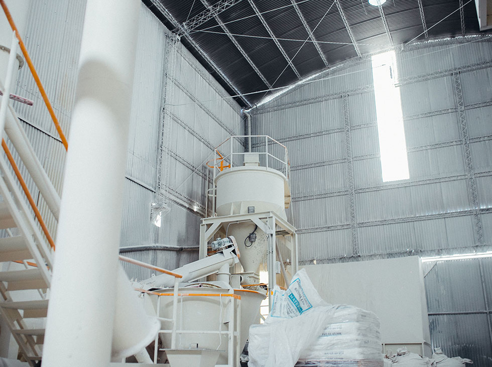 Intérieur d'une usine de fabrication chaux